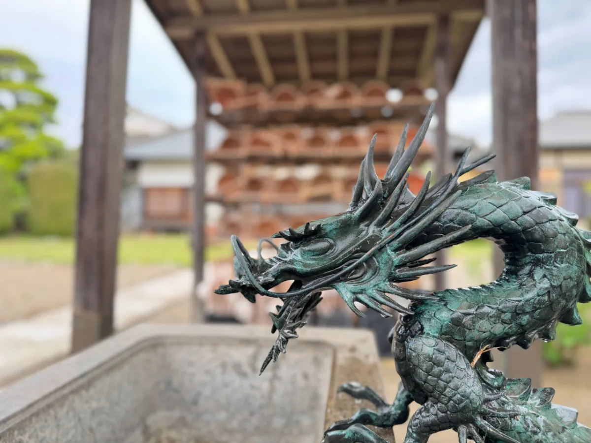 頼福寺 向拝の龍の彫刻（茨城県結城市小田林）
